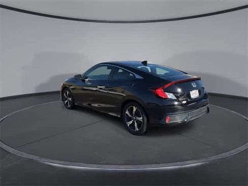 Used 2017 Honda Civic Touring image 5