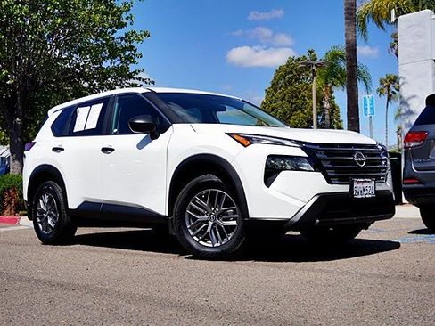 Used 2025 Nissan Rogue S FWD image 2