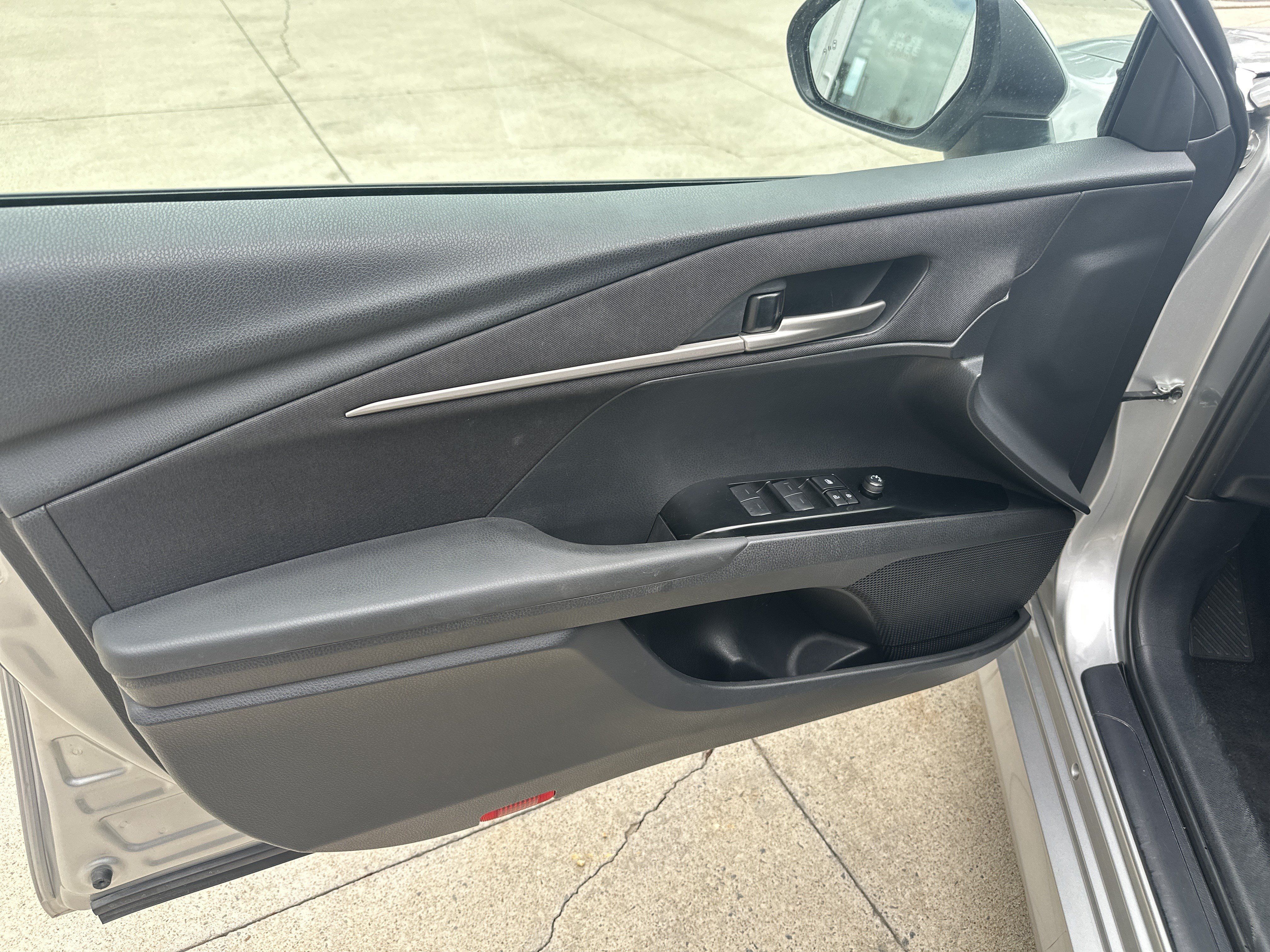Used 2025 Toyota Camry LE FWD image 14