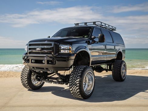 Used 2005 Ford Excursion Eddie Bauer image 2