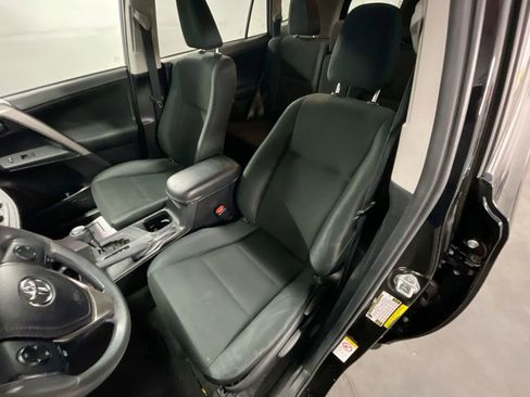 Used 2016 Toyota RAV4 LE image 17