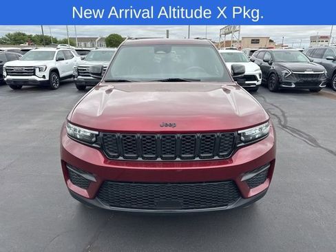 Used 2024 Jeep Grand Cherokee Altitude AWD/4WD image 10