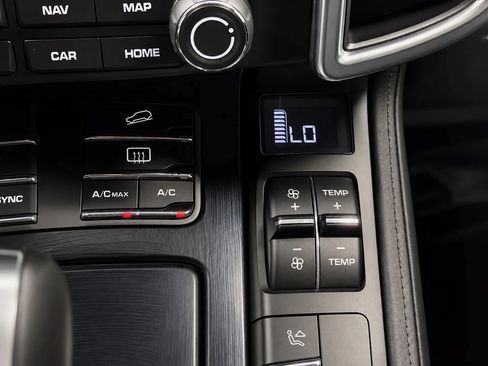 Used 2018 Porsche Cayenne S AWD/4WD image 50