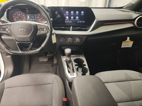 Used 2025 Chevrolet Trax RS w/ Driver Confidence Package FWD image 30