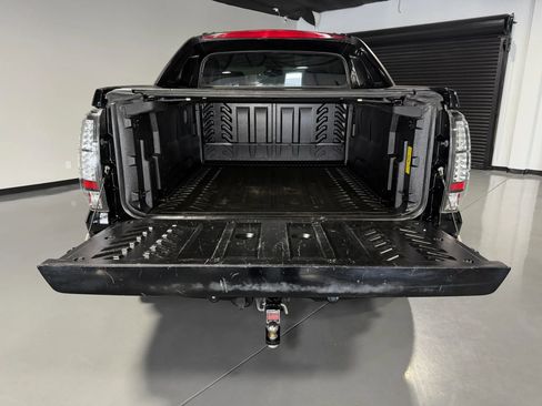 Used 2013 Chevrolet Avalanche LTZ AWD/4WD image 33