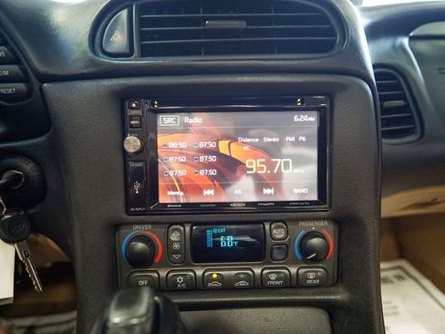 Used 2004 Chevrolet Corvette Convertible w/ Preferred Equipment Group RWD image 16