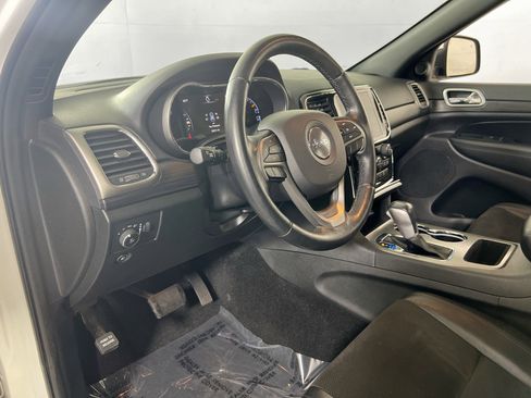 Used 2022 Jeep Grand Cherokee Laredo X AWD/4WD image 9