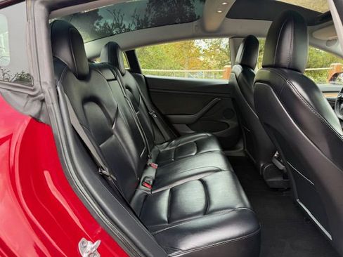 Used 2022 Tesla Model 3 Standard Range image 18