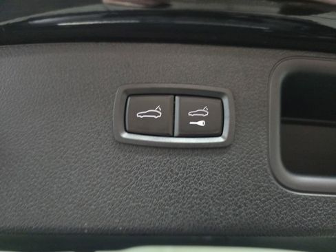 Used 2025 Porsche Macan AWD/4WD image 16