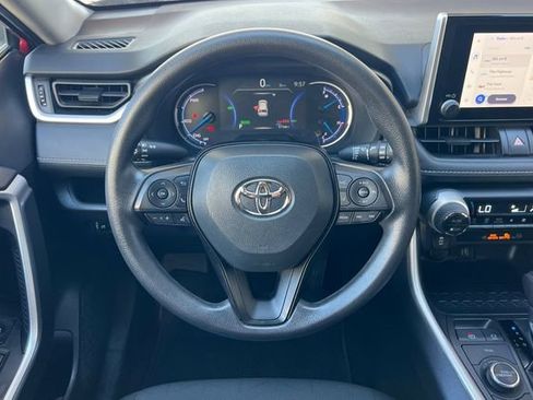 Used 2025 Toyota RAV4 XLE AWD/4WD image 19