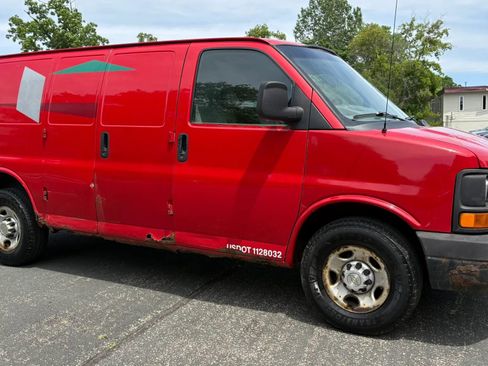 Used 2011 Chevrolet Express 2500 RWD image 12