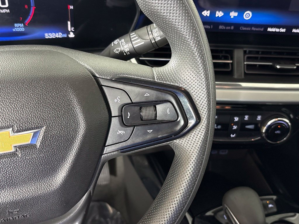 Used 2025 Chevrolet Trax LT FWD image 20