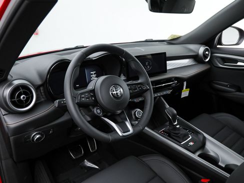New 2025 Alfa Romeo Tonale w/ Premium Package AWD/4WD image 17