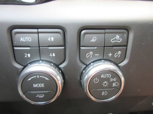 New 2026 GMC Sierra 3500 AT4 w/ AT4 Premium Plus Package AWD/4WD image 17