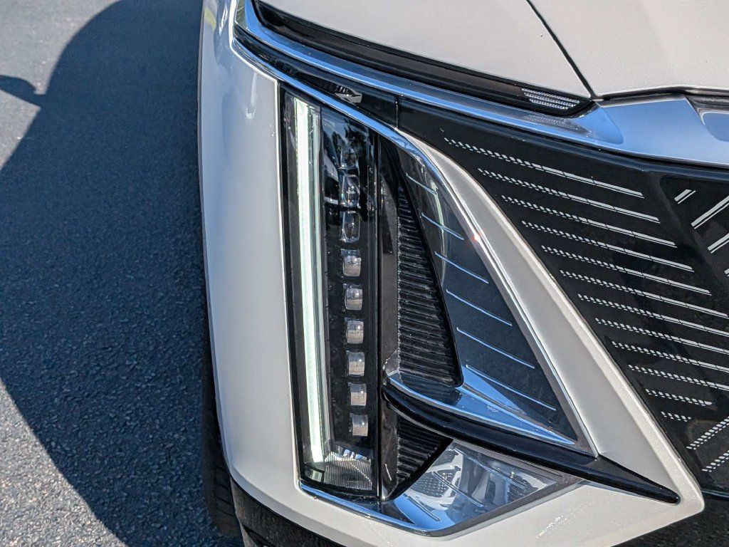 Certified 2024 Cadillac Lyriq Luxury RWD image 11