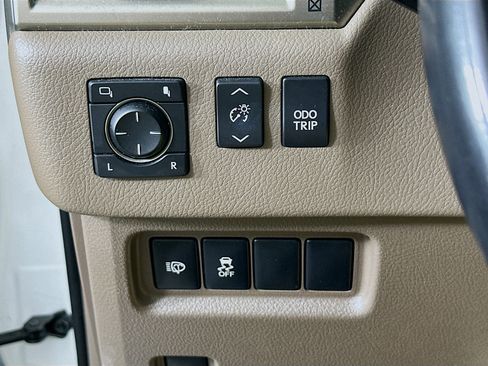 Used 2018 Lexus GX 460 Premium w/ Premium Package image 16