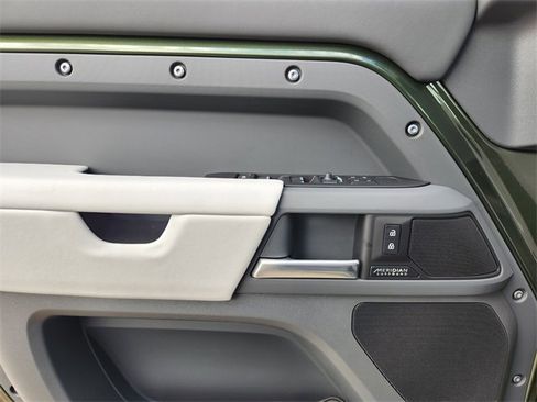 New 2026 Land Rover Defender 110 X-Dynamic SE image 16