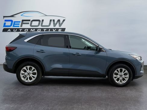 Used 2024 Ford Escape Active AWD/4WD image 2