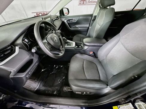 Used 2019 Toyota RAV4 XLE w/ Convenience Package FWD image 24