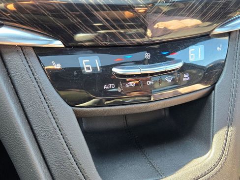 Used 2022 Cadillac XT6 Premium Luxury image 35