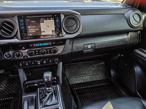 Used 2018 Toyota Tacoma TRD Off-Road AWD/4WD image 23