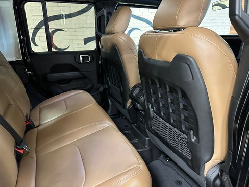 Used 2023 Jeep Wrangler Unlimited Rubicon 4xe w/ Cold Weather Group AWD/4WD image 19