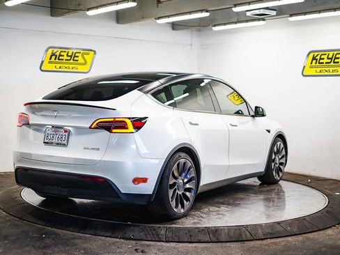 Used 2020 Tesla Model Y Performance image 4
