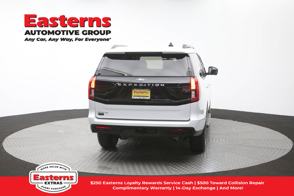 Used 2025 Ford Expedition Active AWD/4WD image 39