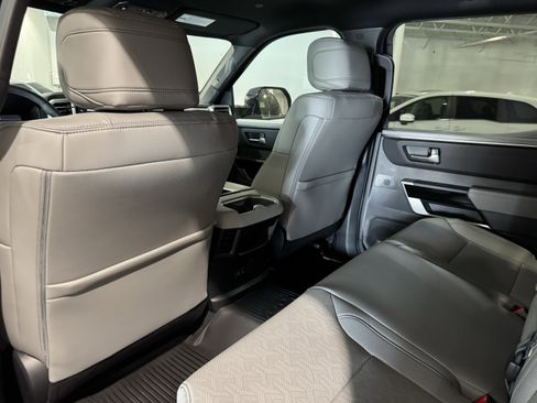 Used 2025 Toyota Tundra Limited image 33