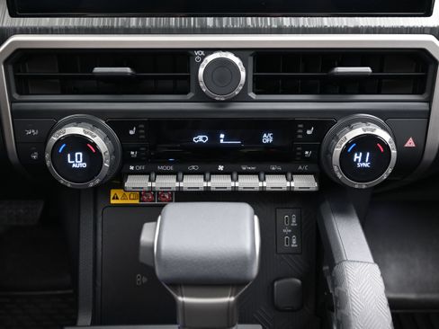Used 2026 Toyota 4Runner Platinum AWD/4WD image 35