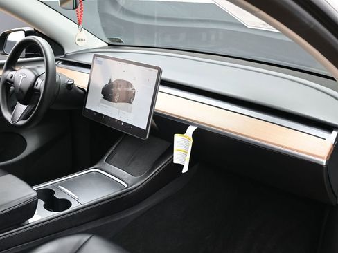 Used 2023 Tesla Model Y 2WD image 39