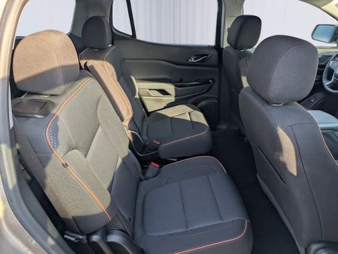 Certified 2023 GMC Acadia AT4 image 9