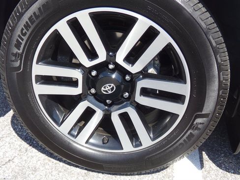 Used 2023 Toyota 4Runner Limited AWD/4WD image 19