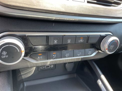 Used 2024 Nissan Altima 2.5 SV FWD image 19