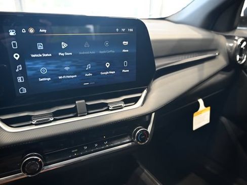 Used 2025 Chevrolet Equinox LT FWD image 14