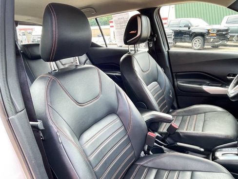 Used 2020 Nissan Kicks SR w/ SR Premium Package FWD image 10