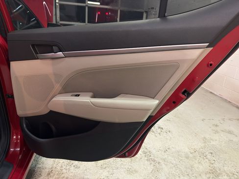 Used 2017 Hyundai Elantra SE FWD image 24