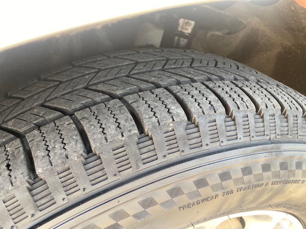 Used 2024 Chrysler Pacifica Touring-L FWD image 27