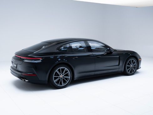 Certified 2025 Porsche Panamera 4 image 9