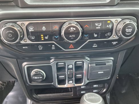 Used 2023 Jeep Gladiator Sport AWD/4WD image 34
