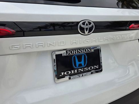Used 2024 Toyota Grand Highlander AWD Hybrid image 15