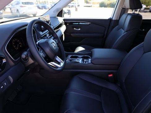 New 2025 Honda Pilot Touring image 10