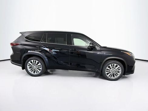 New 2026 Toyota Highlander Platinum AWD/4WD image 10