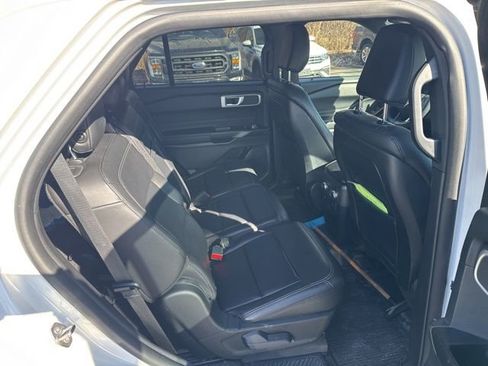 Used 2020 Ford Explorer XLT w/ Equipment Group 202A image 9