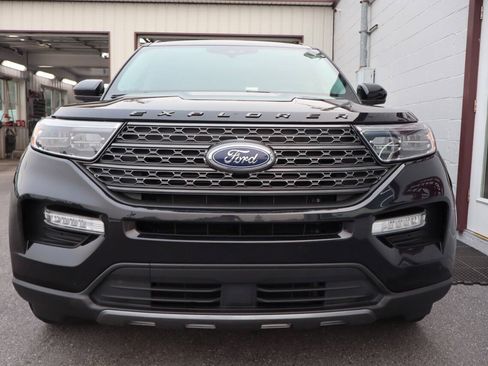 Used 2024 Ford Explorer XLT w/ Equipment Group 202A AWD/4WD image 2