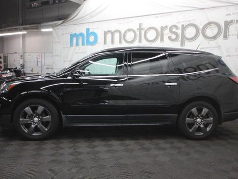 Used 2017 Chevrolet Traverse LT image 2