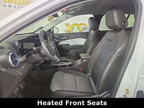 Used 2025 Chevrolet Trax LT w/ LT Convenience Package image 12