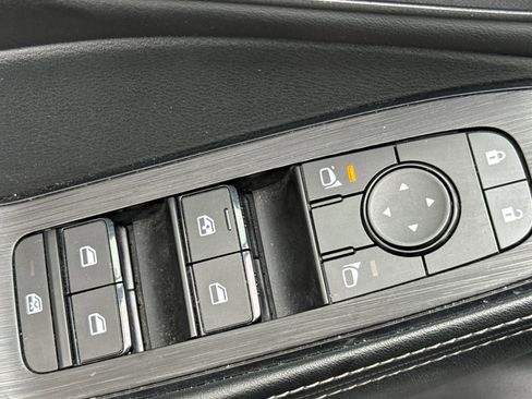 Used 2024 Nissan Rogue SV image 12