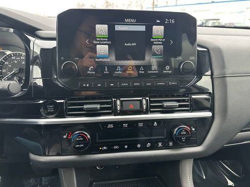 Used 2025 Nissan Pathfinder SL image 16