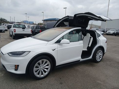 Used 2018 Tesla Model X 100D image 18